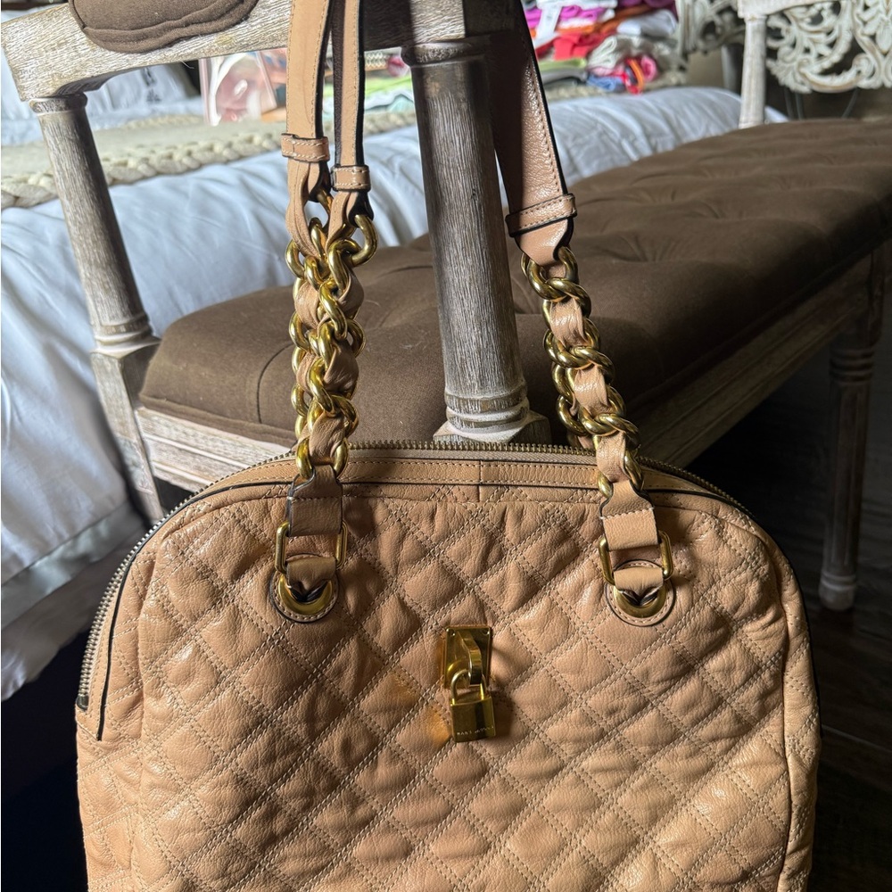 Marc Jacob’s Elegant Tan and Gold Quilted Leather Handbag